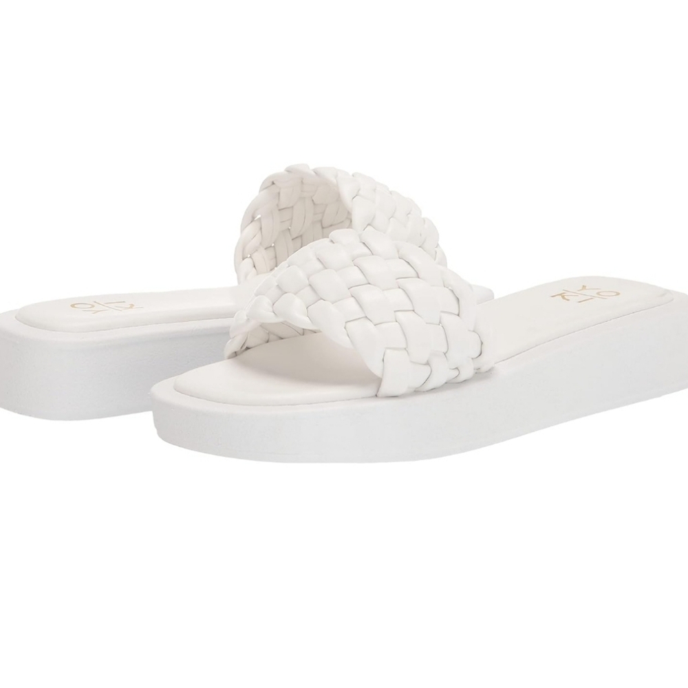 ⭐️ HOST PICK ⭐️ YOKI Women's Platform Sandals